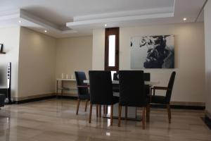 A seating area at 110 - Beach Two-Bedroom Apartment