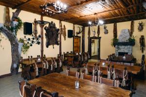 Restaurace v ubytování Готель Hunter + 27 fotografií