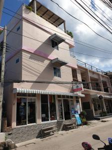 a building with a pink and white building at Sairee Center Guest House in Ko Tao