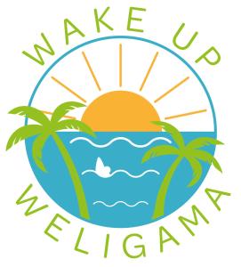 un vector ilustrativo de una isla tropical con palmeras y la inscripción despierta elemental en Wake Up Weligama en Weligama