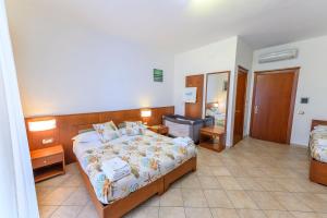 Postel nebo postele na pokoji v ubytování B&B Anna Lungomare