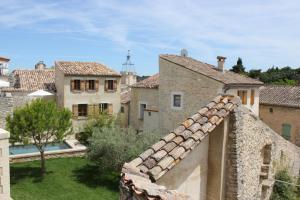 una vista desde el techo de una casa en Le Village, en Vallérargues