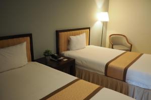 Postel nebo postele na pokoji v ubytování Phromsuk Hotel Ayutthaya
