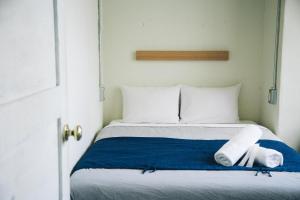Letto o letti in una camera di Nui. HOSTEL & BAR LOUNGE