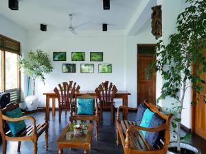 Posezení v ubytování Lakshmis Hotel Ella