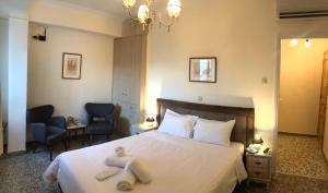 A bed or beds in a room at Acro&Polis