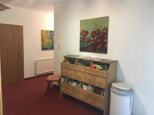 a room with a dresser and a painting on the wall at Pension Altes Rathaus in Dürnstein