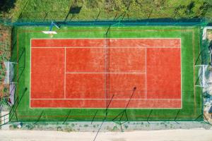 Tenis a/nebo squash v ubytování Mobile Home Rojnic nebo okolí