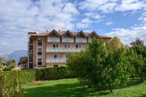 Nespecifikovaný výhled na hory nebo výhled na hory při pohledu z hotelu