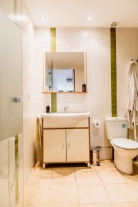 Ένα μπάνιο στο Hauzify I Loft Mineta