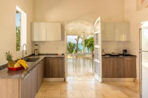 Galeriebild der Unterkunft Villa Cerisier piscine et vue imprenable sur la mer in Le François