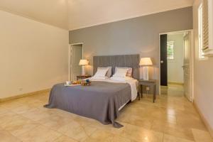 Katil atau katil-katil dalam bilik di Villa Cerisier piscine et vue imprenable sur la mer