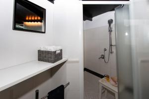 A bathroom at L’ARTSHOP