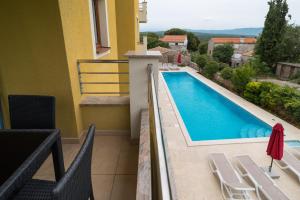 Bazén v ubytovaní Apartments Salatić alebo v jeho blízkosti