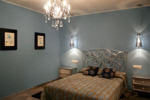 Postel nebo postele na pokoji v ubytování Hostal Mesón Castilla
