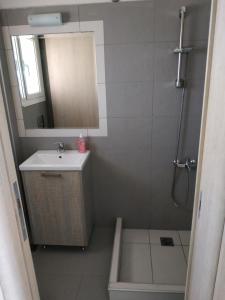 A bathroom at Lighthouse Apartments