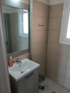 A bathroom at Lighthouse Apartments