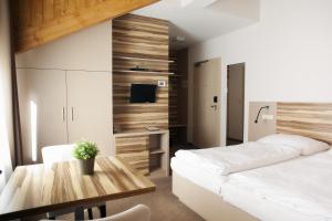 Ένα ή περισσότερα κρεβάτια σε δωμάτιο στο Hotel Monínec