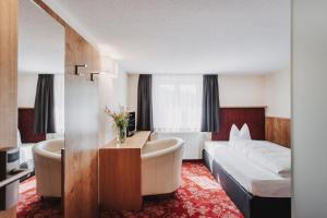 Postel nebo postele na pokoji v ubytování Hotel Adler