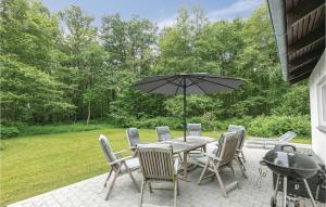 Zahrada ubytování Stunning Home In Aakirkeby With Wifi