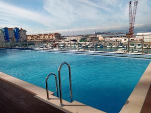 Fotografie z fotogalerie ubytování Kings Wharf Quay29 - Large Studio Apartment with 3 Pools - Gym - Rock Views - Holiday and Short Let Apartments in Gibraltar v destinaci Gibraltar