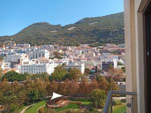 Fotografie z fotogalerie ubytování Kings Wharf Quay29 - Large Studio Apartment with 3 Pools - Gym - Rock Views - Holiday and Short Let Apartments in Gibraltar v destinaci Gibraltar