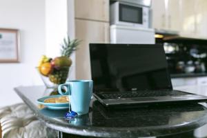 Apartamento Playa Centro Vistas Mar的厨房或小厨房