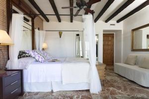 Apartamento Playa Centro Vistas Mar客房内的一张或多张床位
