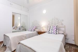 Apartamento Playa Centro Vistas Mar客房内的一张或多张床位