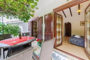 Patio lub wspólna przestrzeń na świeżym powietrzu w obiekcie Mugeba Club Residence