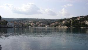 a large body of water with houses on a hill at Holiday Home Dragan - 50m from sea in Splitska