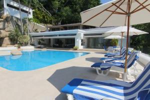 Πισίνα στο ή κοντά στο Hermosa villa con 5 habitaciones en el exclusivo fraccionamiento las brisas Acapulco