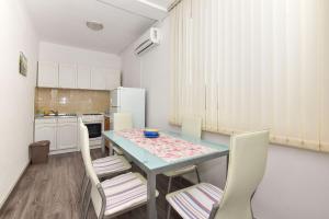 Fotografia z galérie ubytovania Apartment Pet v destinácii Makarska + 3 fotografie