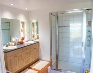 Phòng tắm tại Armand Heights +56 ảnh