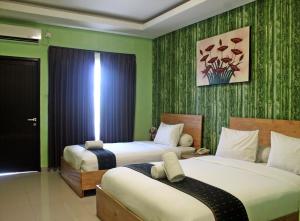 En eller flere senge i et værelse på Exotic Komodo Hotel