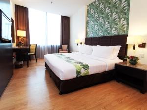 Кровать или кровати в номере Grand Paragon Hotel Johor Bahru
