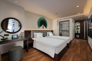 Postel nebo postele na pokoji v ubytování Hanoi Fiesta Hotel & Spa