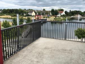 Blick auf einen Fluss in der Nähe des Gasthauses