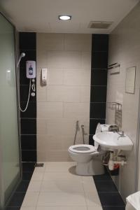 A bathroom at WL HOTEL