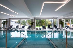 Swimming pool sa o malapit sa Bled Rose Hotel