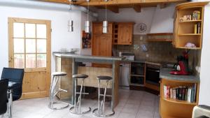 Dapur atau dapur kecil di VivaNatura Eifelferienhaus +18 gambar