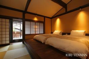 Кровать или кровати в номере IORI Stay