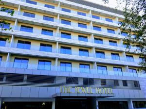 an exterior view of the travel hotel in singapore at The Jewel Hotel in Manama