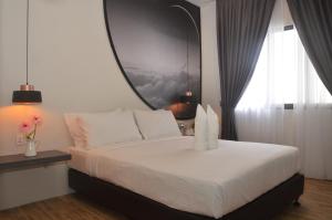 Postel nebo postele na pokoji v ubytování De Luna Hotel Sri Petaling