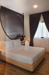 Postel nebo postele na pokoji v ubytování De Luna Hotel Sri Petaling