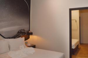 Postel nebo postele na pokoji v ubytování De Luna Hotel Sri Petaling