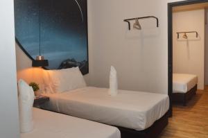Postel nebo postele na pokoji v ubytování De Luna Hotel Sri Petaling