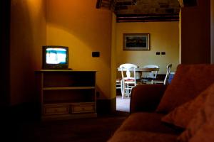 TV a/nebo společenská místnost v ubytování Relais Poggio al Vento