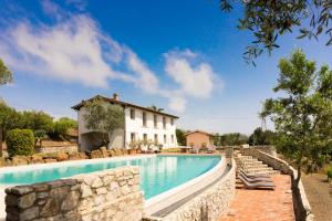 Bazén v ubytování La Chiusa di Rio nebo v jeho okolí