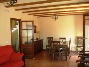 a living room with a table and a dining room at Cases Tonet in Forcall